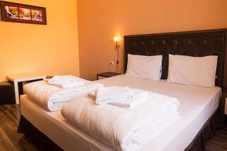 Отель City Blagoevgrad Hotel Благоевград Двухместный номер с 1 кроватью или 2 отдельными кроватями и видом на город, бесплатная парковка-7